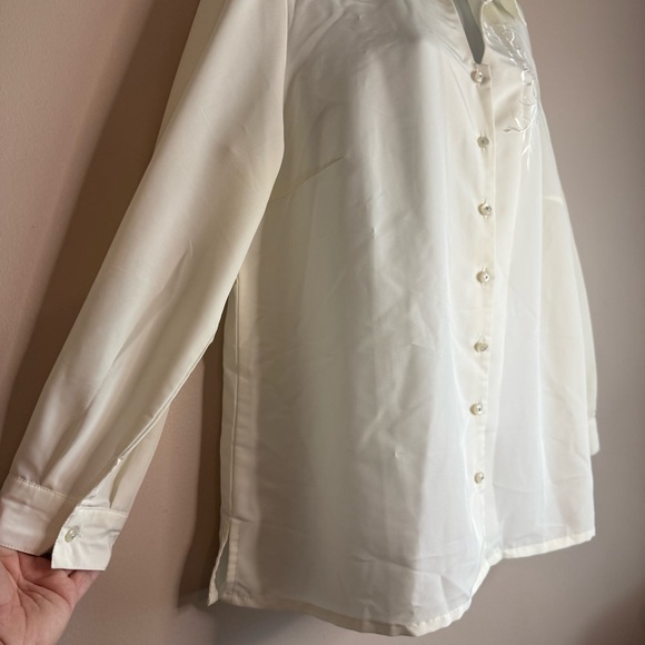 Anthony Richards Button-Up Blouse with Floral Embroidery - Picture 4 of 8